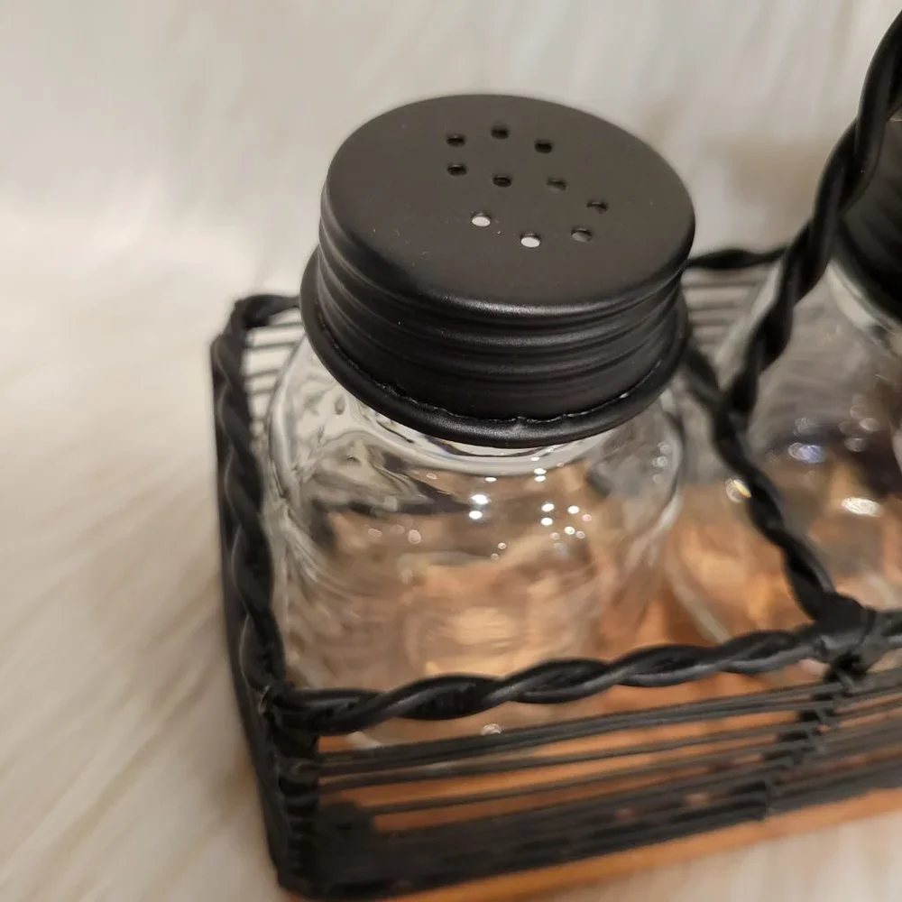 Salt & Pepper Shaker Set